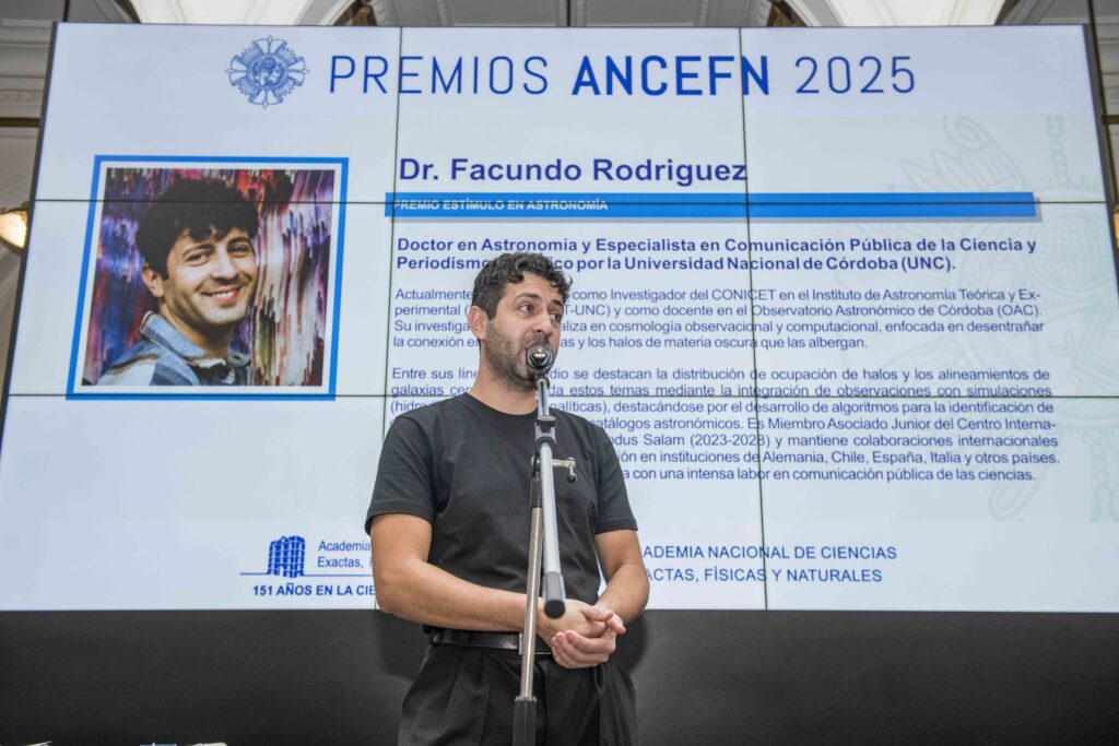 Facundo Rodríguez recibe el premio ESTIMULO ANCEFN 2025